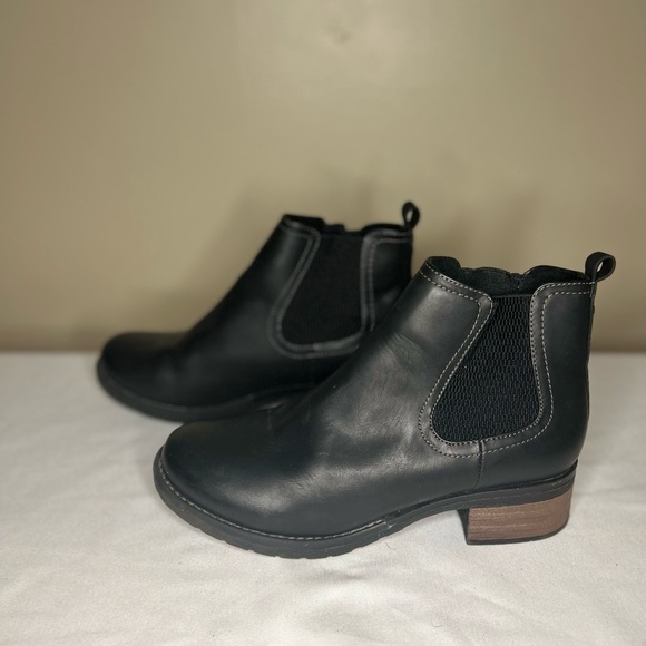 Eastland JASMINE CHELSEA BLACK BOOT - Picture 1 of 6